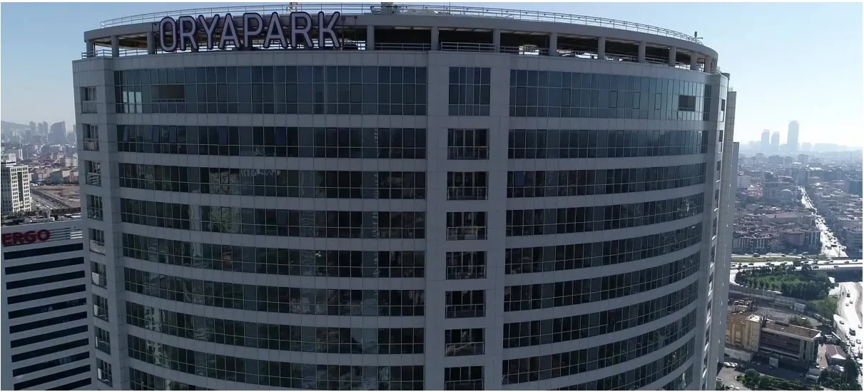 ORYAPARK RESIDENCE — kavisli cam cepheli konut kulesi